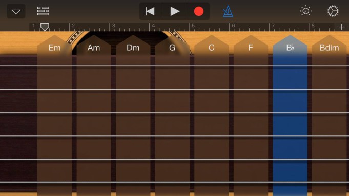 Mladík dokáže na svém iPadu v aplikaci GarageBand napodobit každou skladbu