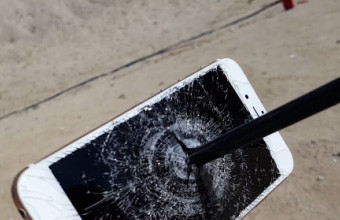 Čistý průstřel šípem skrz iPhone 6s