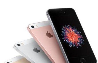 Unboxing iPhonu SE – co obsahuje balení, jak vypadá a detailní pohled na samotný iPhone