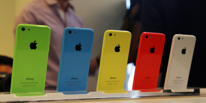 Některým uživatelům iPhone 5c 16GB poskytne Apple servisní výměnu za iPhone 5c 32GB