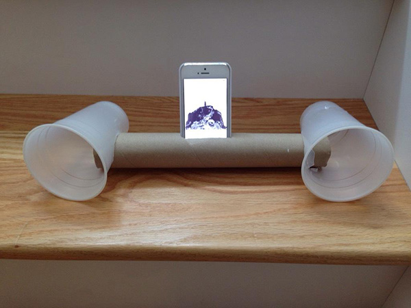 plasticcup-papertowelroll-DIY-iphone-speakers1