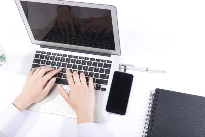 Jako u Jamese Bonda – agentské pero s Lightning konektorem, úložištěm a powebankou