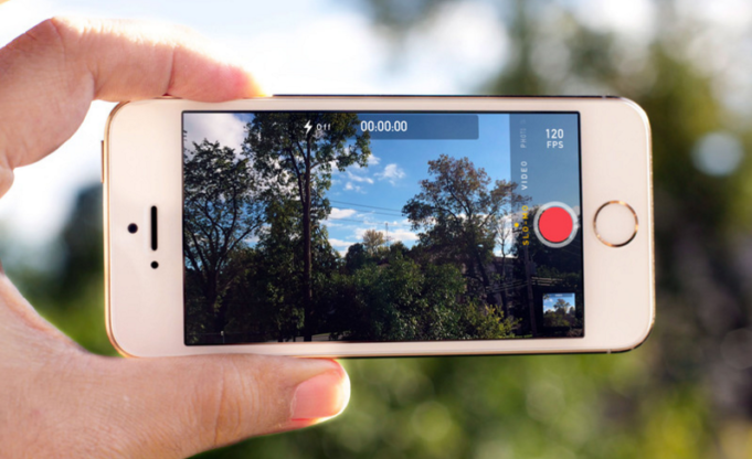 Kompilace zpomalených záběrů natočených na iPhone