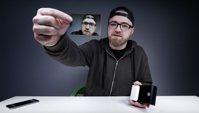 Tiskárna přímo pro iPhone? Instantně vytiskne fotku a dokonce „vytiskne“ i video!