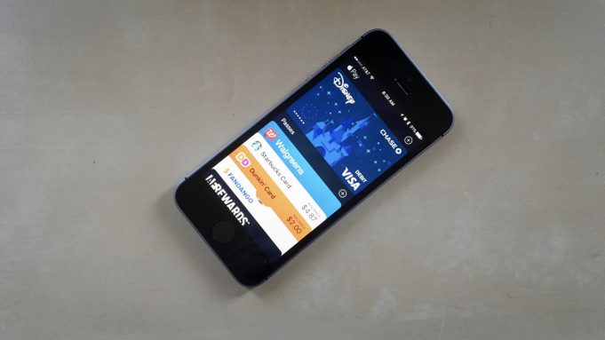 Apple přidal více než dva tucty nových bank podporujících Apple Pay