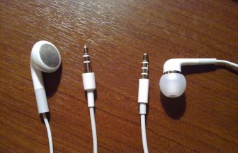 Na internetu se objevila petice za zachování 3.5 mm jack konektoru