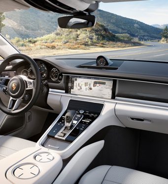 Porsche nasadí Apple CarPlay do vozů Panamera a Android nepodpoří