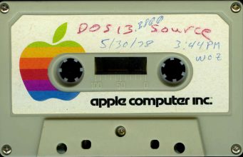 V tento den v minulosti Apple představil vůbec první operační systém