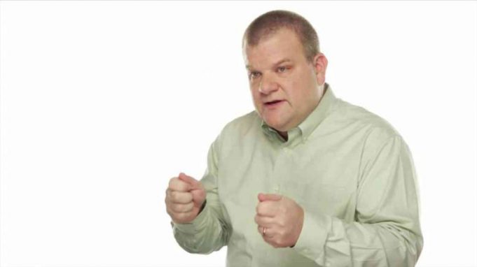 Apple posadil Boba Mansfielda na sedadlo řidiče do tajného projektu „Apple Car“