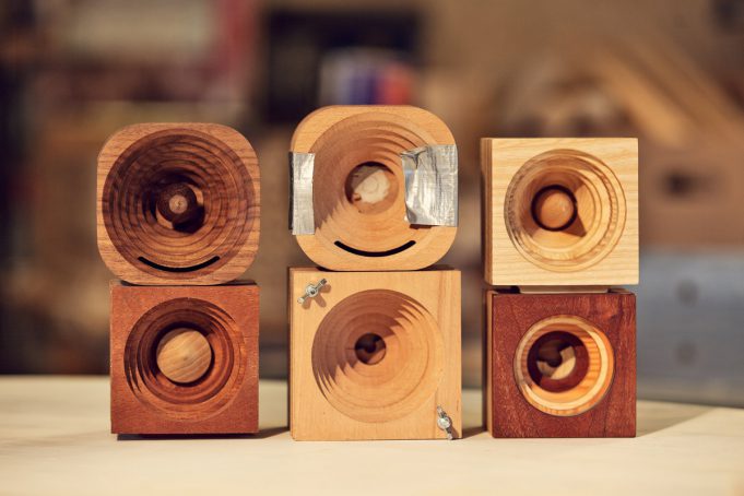 Trobla – dřevěný reproduktor pro smartphony, jehož akustika vás dostane zpět do přírody