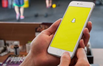 Snapchat nyní umožní přidat odkaz a je obohacen o funkci Backdrops a Voice Filters