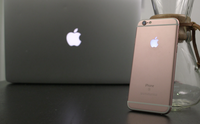 Krok za krokem, jak nainstalovat svíticí jablíčko na záda vašeho iPhonu