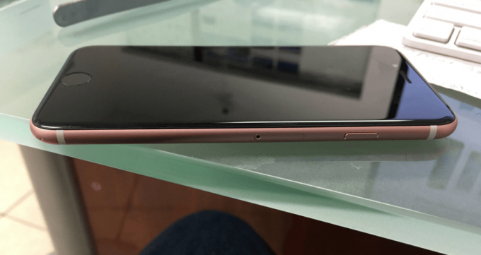 Rozhodl se dát svému iPhonu 6s nový kabát a vznikl tak jedinečný kousek