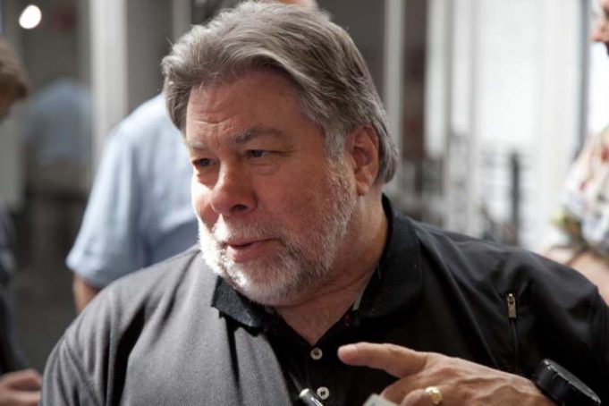 Steve Wozniak si stěžuje na chybějící konektor pro sluchátka u iPhonu 7