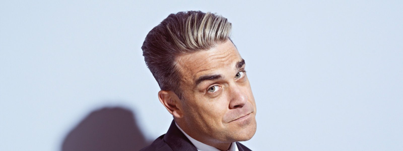 is-robbie-williams-shooting-a-new-music-video-02