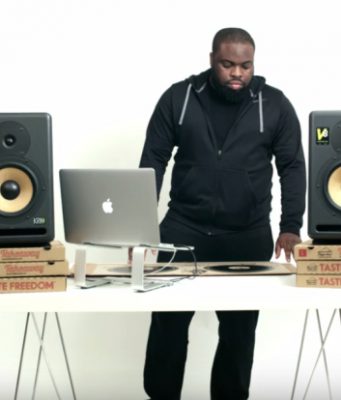 Tuhle krabici od pizzy stačí připojit k iPhonu a hned máte mixážní pult