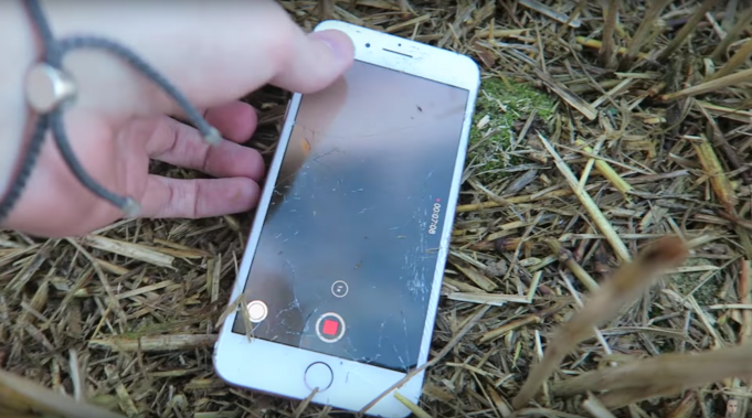 iPhone 7 přežil pád z vrtulníku