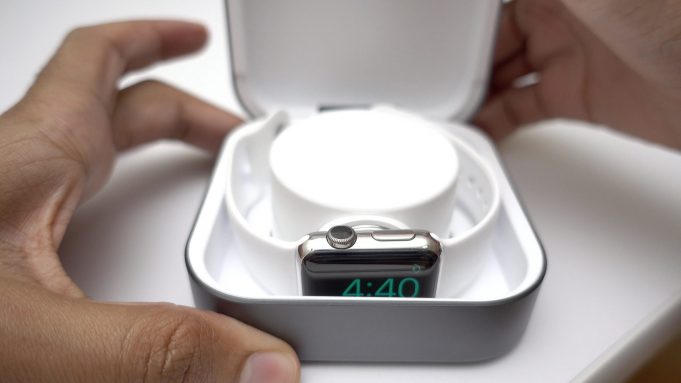 Amber Watchcase Power Bank: užitečné příslušenství pro Apple Watch