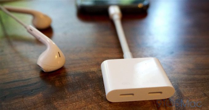 Poslouchejte hudbu a zároveň nabíjejte svůj iPhone 7