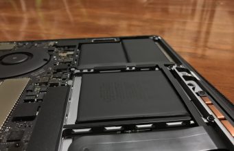 MacBooky Pro s Touch Bar mají nevyjímatelný SSD disk a menší baterie