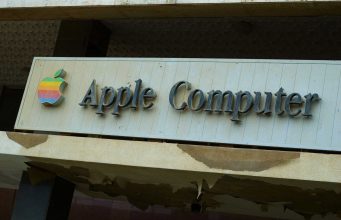 Opuštěný a zchátralý Apple Store v Kuwaitu