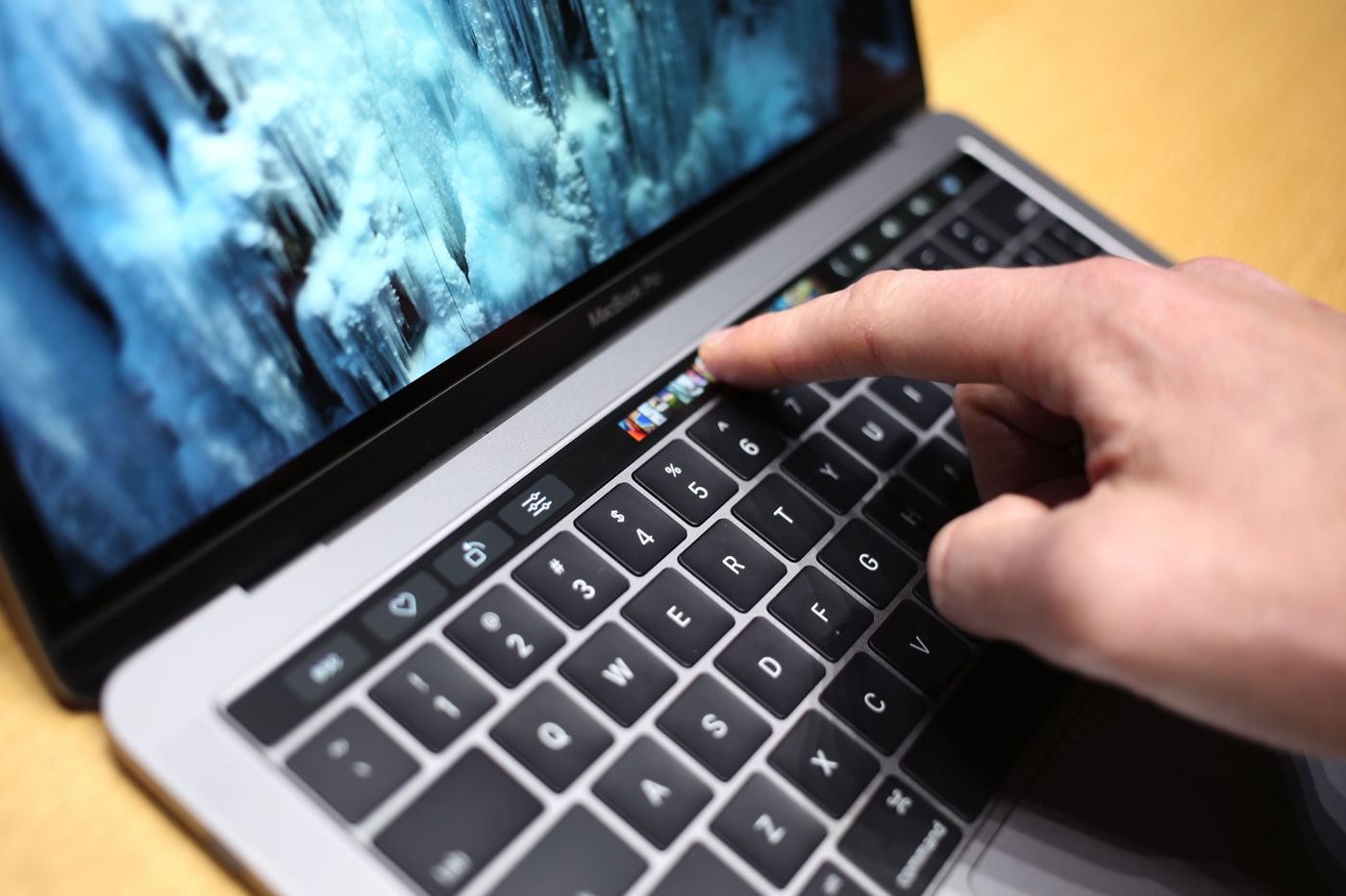 touch bar id macbook pro 2016 klávesnice klavesnice