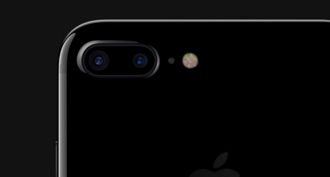 Apple spustil program na výměnu iPhonů 7 Plus s vadným fotoaparátem