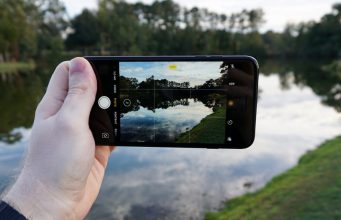 Apple plánuje představit nový 5″ iPhone s vertikální duální kamerou
