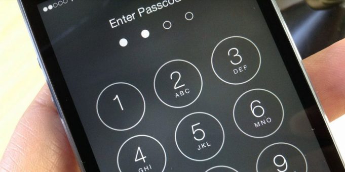 Floridský soud rozhodl, že podezřelý musí odemknout svůj iPhone