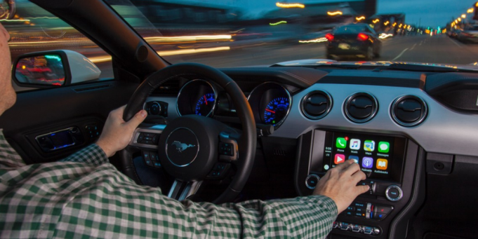 Ford na CES 2017 potvrdil vynechání Apple CarPlay