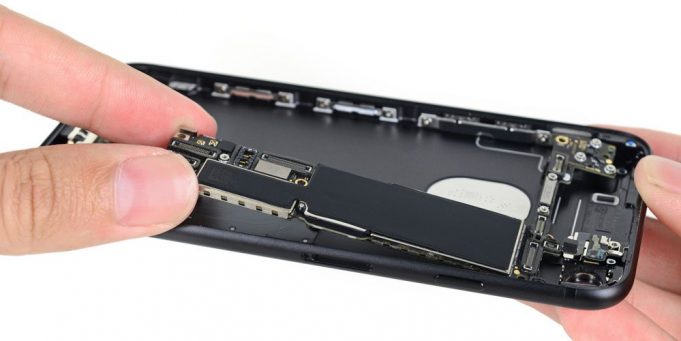 Apple stále bojuje proti novému právu na opravu