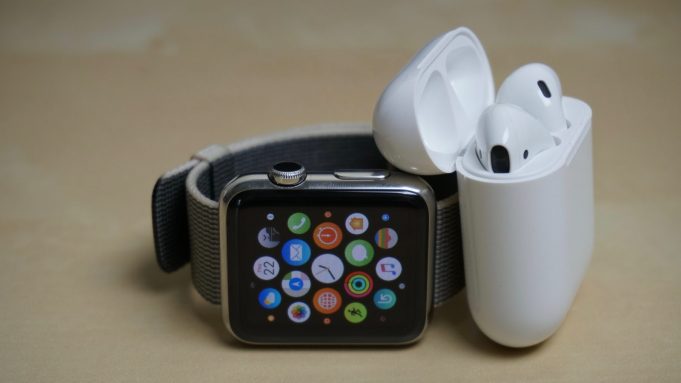 AirPods a Apple Watch se prodávají pod cenou, aby přilákaly nové zákazníky