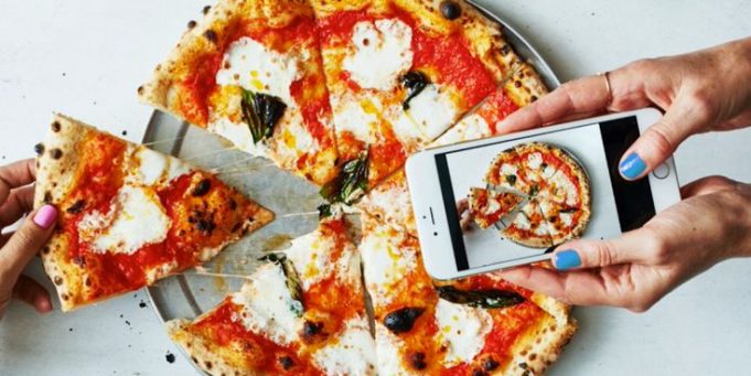 Titulní stránka magazínu Bon Appétit byla vyfocena iPhonem 7