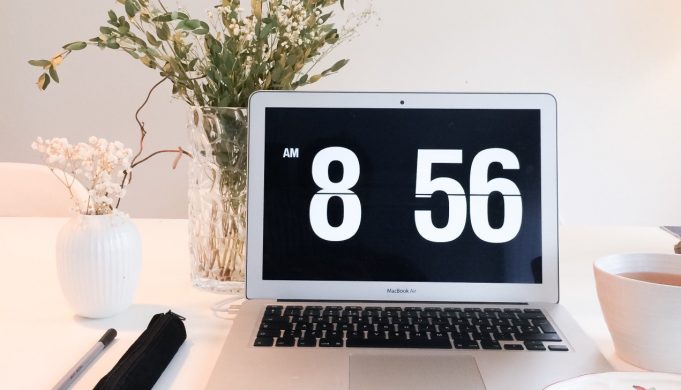 Minimalistické spořiče obrazovky, díky kterým budete znát čas