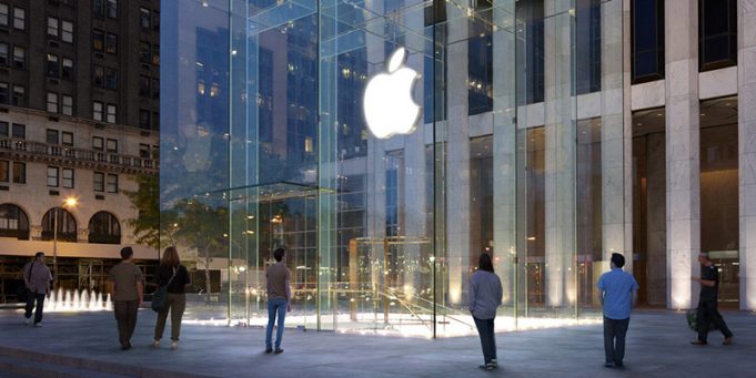 Z Fifth Avenue zmizí ikonická skleněná kostka Apple Storu