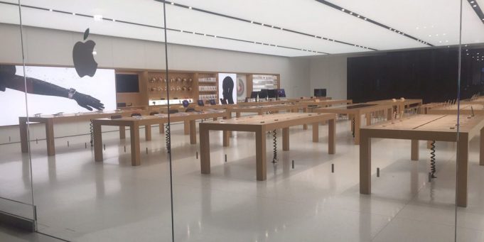 Zloději ukradli z Apple Storu zařízení za více než půl milionu korun