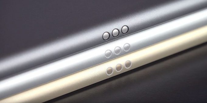 iPhone 8 může mít Smart Connector pro bezdrátové nabíjení