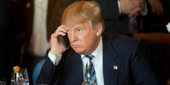 Donald Trump navrhl zavedení 10% cla na iPhony a MacBooky dovezené z Číny
