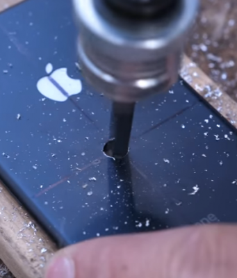 Provrtaný iPhone 7 vytvořil pomocí ložiska Spinner
