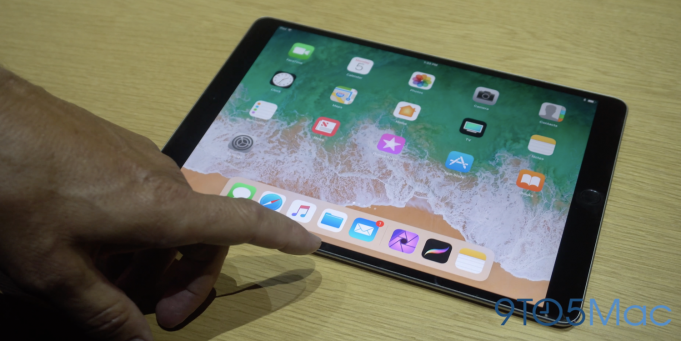 Jak funguje přetažení souborů a Dock v iOS 11 na iPadu Pro?