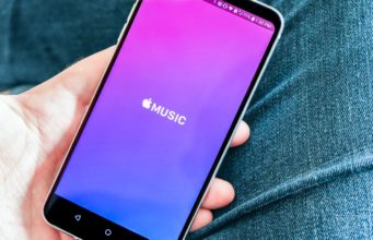 Návod – Jak povolit automatické stahování hudby v Apple Music