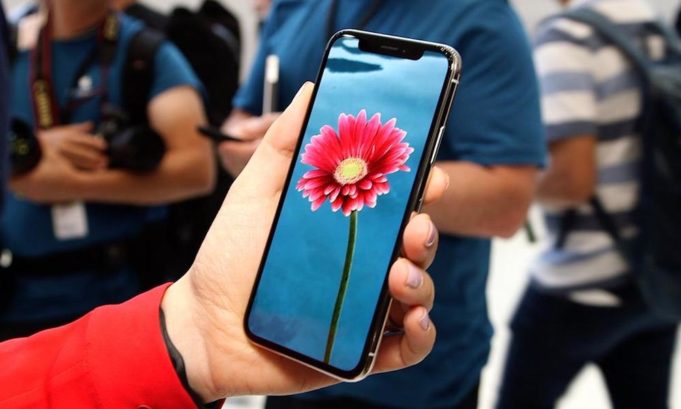 Cena iPhonu X je o 75% vyšší než iPhone 7 a to může rozhodnout nákup