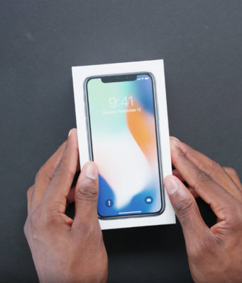 První zveřejněné unboxingy iPhonu X