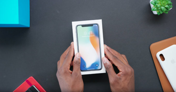 První zveřejněné unboxingy iPhonu X