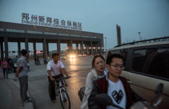 iPhone X vyráběli studenti na předčas ve Foxconnu