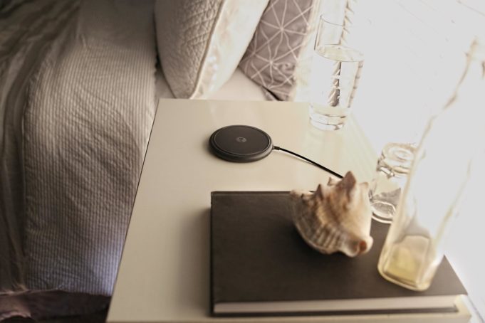 mophie představuje nabíjecí stanici pro bezdrátové nabíjení pro iPhone 8, iPhone 8 Plus a iPhone X