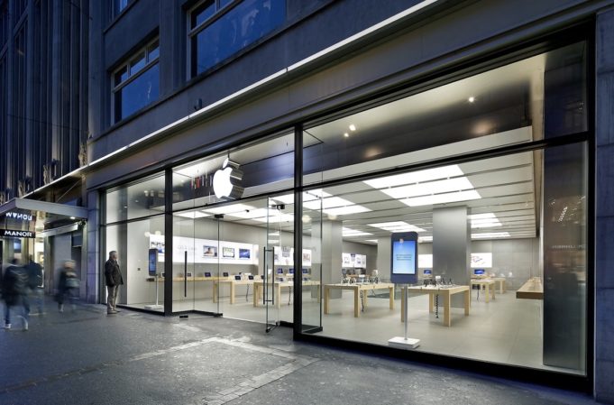 Apple Store v Curychu byl evakuován po incidentu s přehřátou baterií iPhone