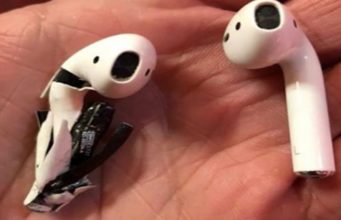 Jason Colon z Floridy tvrdí, že se z jednoho jeho AirPods začalo kouřit