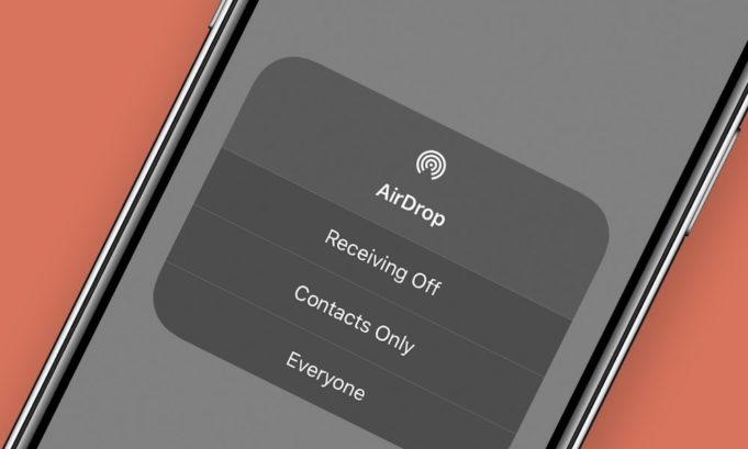 Stalker prý zjistil jméno a telefonní číslo Američanky pomocí AirDropu
