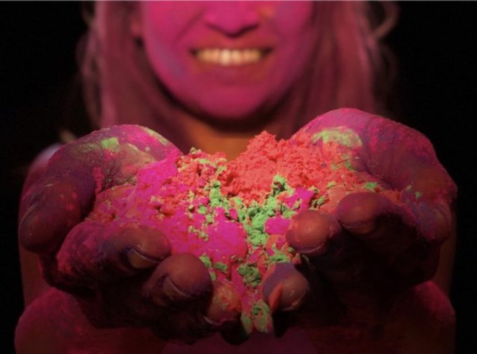 Tim Cook přidal barevném snímku z hinduistického festivalu Holi